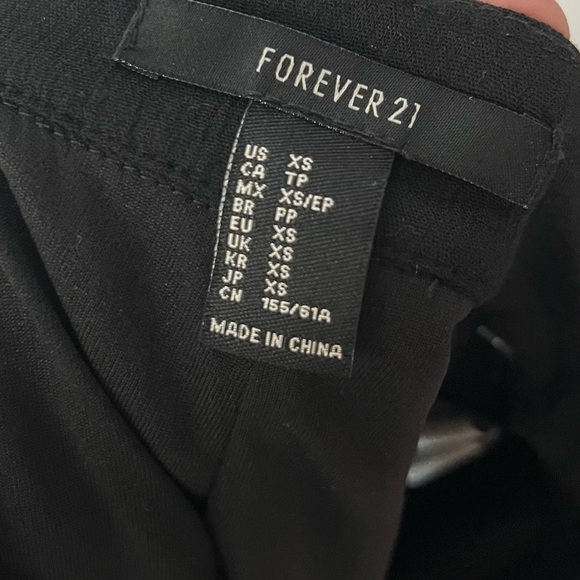 Forever 21 Black & White Printed Soft Short Shorts XS - Picture 3 of 3